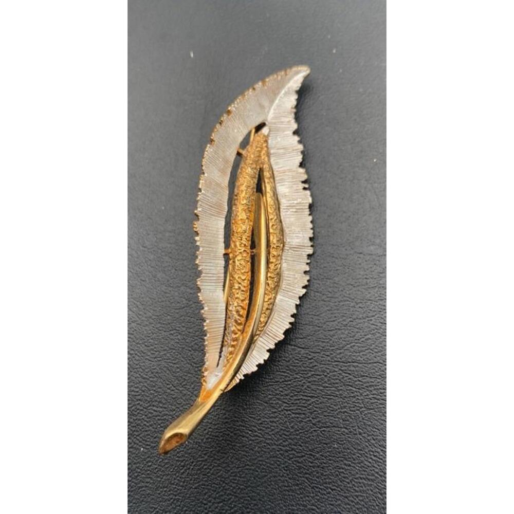 Vintage Gold And Silver Tone 2 Tone Leaf Brooch